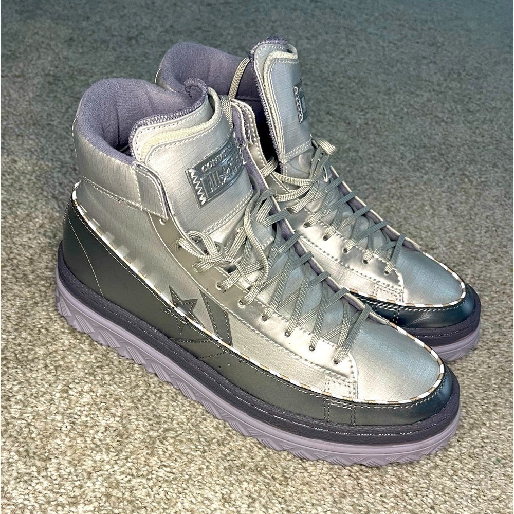 High top metallic converse men’s 7.5 women’s 9
